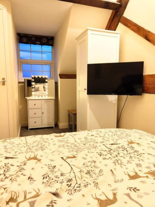Cosy Central Modern Apartment Нантвич Экстерьер фото